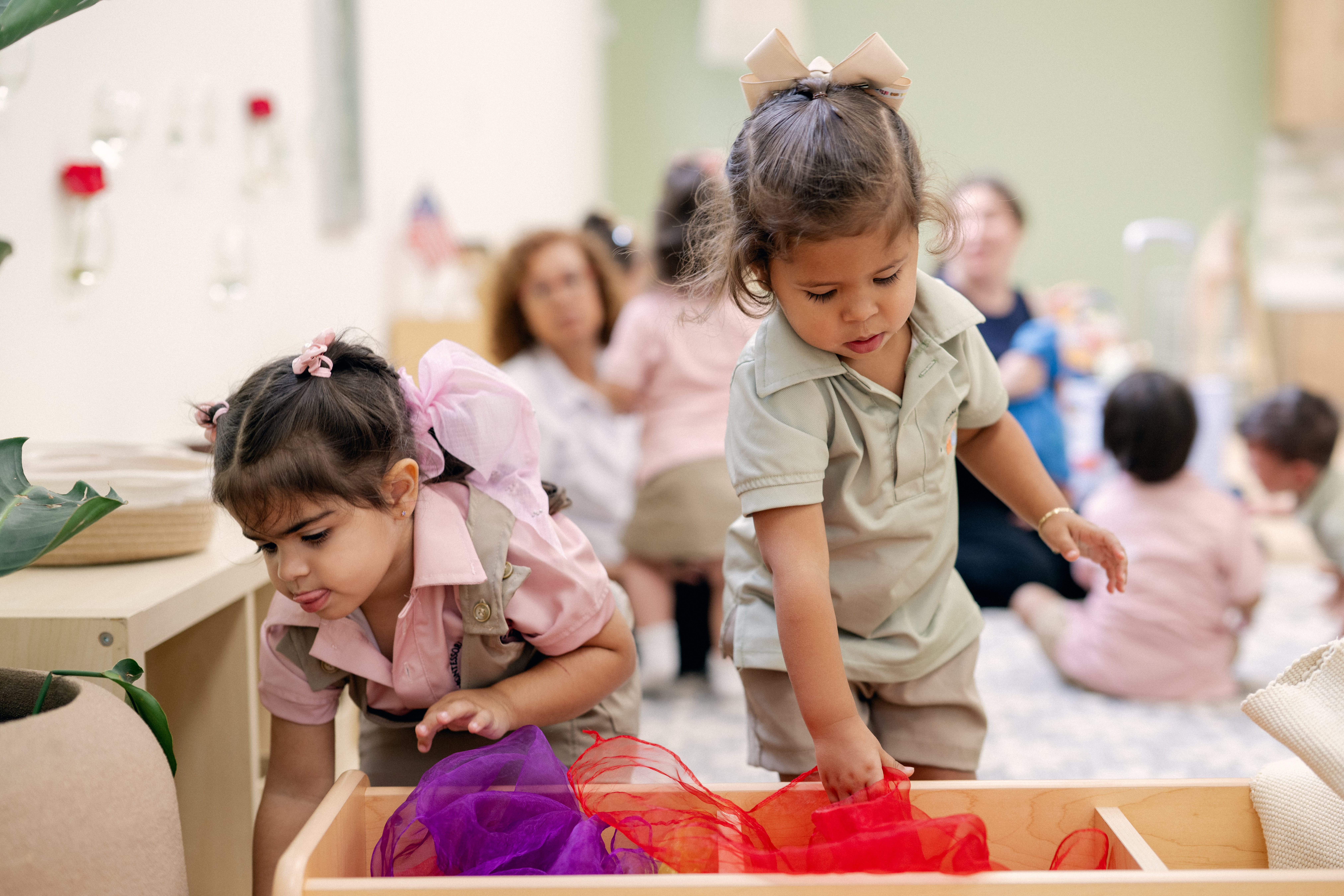 kids playing in a montessori classroom